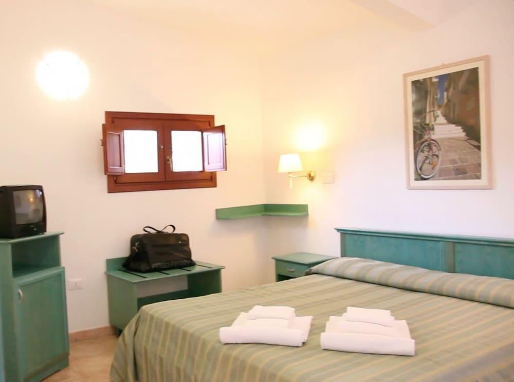 Hotel Mezzaluna Carloforte  Dış mekan fotoğraf